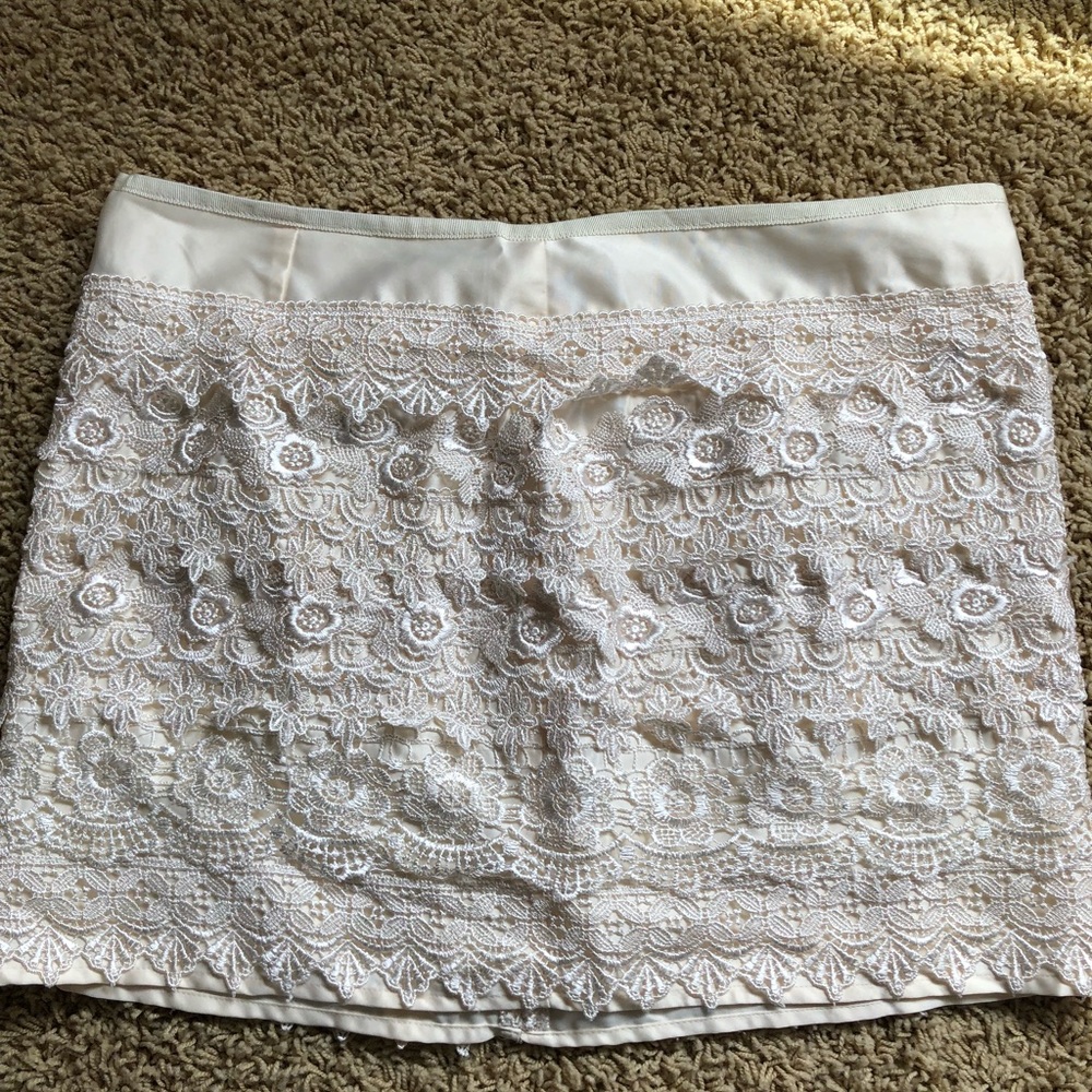 Lace detailed skirt